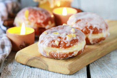 Yağ Perşembe kutlama-geleneksel Lehçe Donuts dolu