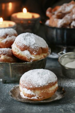 Yağ Perşembe kutlama - geleneksel donut marmal dolu