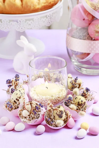 How to make Easter table decoration with egg shells, spanish mos — Stock Photo, Image