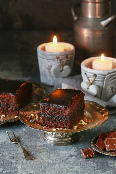 Traditionele brownie met chocolade. Zoete dessert. — Stockfoto
