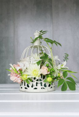 Nasıl yaz parti masada çiçek süslemeleri yapmak. Centerpiec