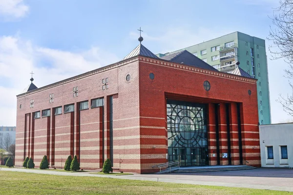 Krakau, Polen - 23. März 2019: moderne Frauenkirche — Stockfoto