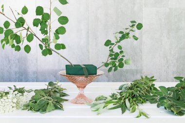 Yaz düğünü için modern masa süsü nasıl yapılır?