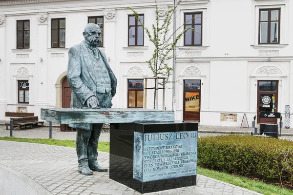 KRAKOW,POLAND - APRIL 15, 2019: Monument of Juliusz Leo, preside — Stock Photo, Image