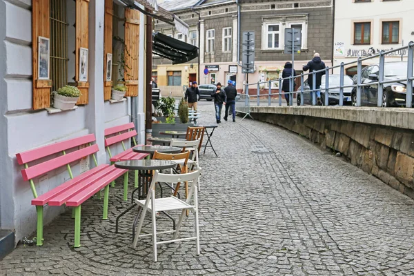 KRAKOW, POLÓNIA - 15 de abril de 2019: cafés de rua no canto romântico — Fotografia de Stock