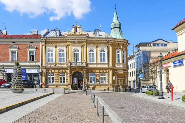 Wieliczka, Polsko - 15. dubna 2019: Hlavní náměstí v teple — Stock fotografie