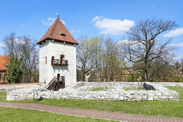 WIELICZKA, POLONIA - 15 DE ABRIL DE 2019: La colina del castillo —  Fotos de Stock