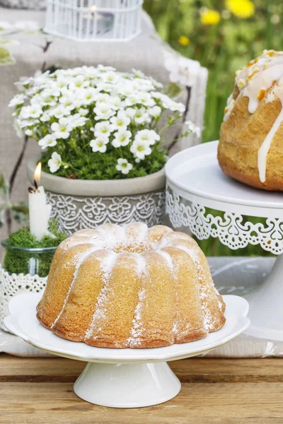 Traditional Easter cake with icing in the garden. — Stock Photo, Image