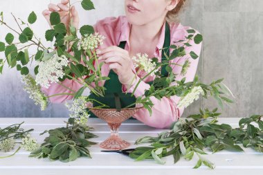 Yaz düğünü için modern masa süsü nasıl yapılır?