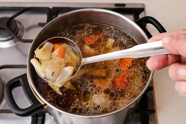 Passos Cozinhar Sopa Frango Caldo Cozinha — Fotografia de Stock