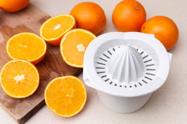 Taze portakal suyu nasıl yapılır? Adım adım, özel ders. Sağlıklı yemek.