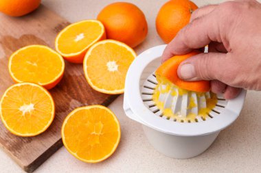 Taze portakal suyu nasıl yapılır? Adım adım, özel ders. Sağlıklı yemek.