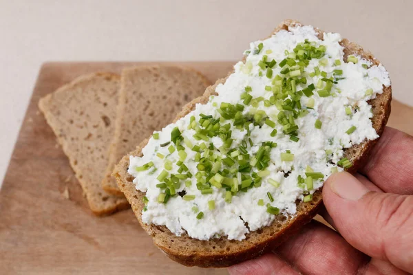 Bread Cottage Cheese Chives Breakfast Dish — Stock Photo, Image