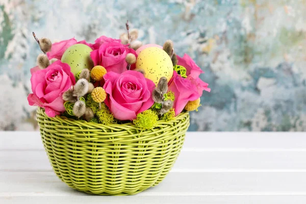 Florist Work Woman Shows How Make Easter Table Decoration Roses — Stock Photo, Image