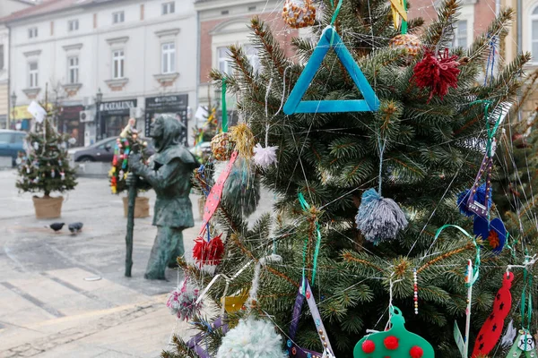 クリスマスツリーのための手作りの装飾 祭りの時間 — ストック写真