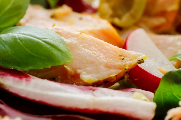 Salade Avec Saumon Légumes Heure Déjeuner — Photo