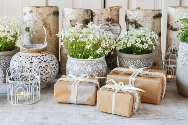 Cadeaux Magnifiquement Emballés Décoration Florale Arrière Plan Temps Fête — Photo