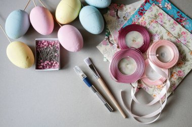 Nasıl dekupaj tekniği ile bir Paskalya yumurtası süslemek için. Adım adım, öğretici.