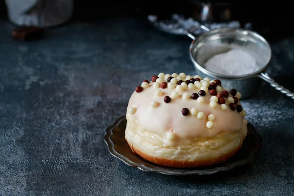 Празднование Жирного Четверга Традиционные Пончики Мармеладом Партийный Десерт — стоковое фото