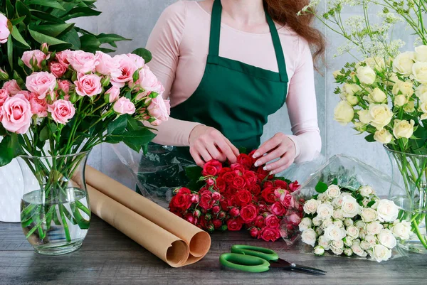 花屋さんでの販売のための新鮮なバラ 庭趣味 — ストック写真