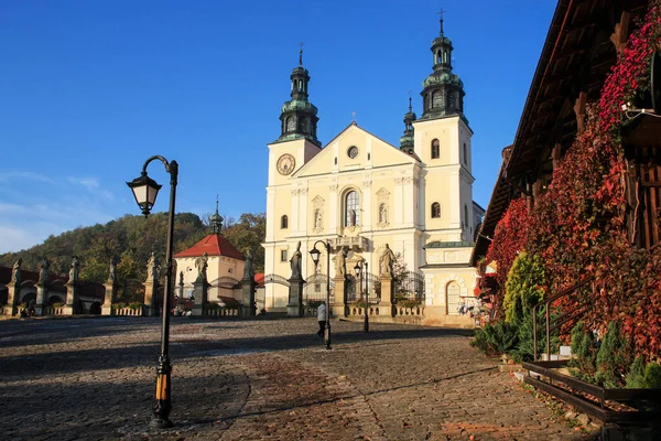 Basilica Kalwaria Zebrzydowska Cobbled Square Front — Stock Photo, Image