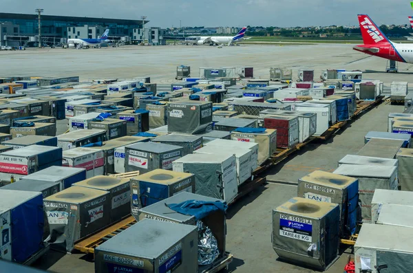 September 2018 São Paulo Brazilië Cargo Bagage Containers Guarulhos Internationale Rechtenvrije Stockafbeeldingen