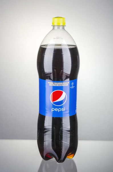 Kwidzyn Poland April 2014 Bottle Pepsi Drink Isolated Gradient Background — Stock Photo, Image