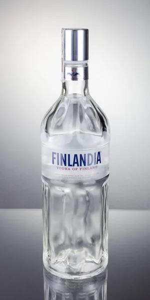 Kwidzyn Polonia Abril 2018 Vodka Finlandés Sobre Fondo Degradado Finlandia — Foto de Stock