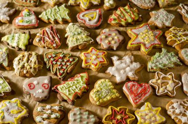 lezzetli el yapımı Zencefil kek gri kağıt üzerinde