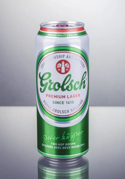 克维津 2018年3月27日 在梯度背景隔离的格罗什优质啤酒 格罗什是荷兰啤酒厂成立于 1615 自2007年以来一直为 Sabmiller — 图库照片