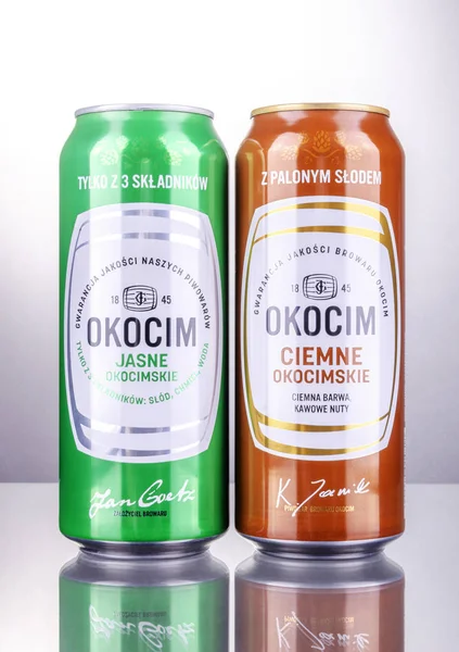 Degrade arka plan üzerinde izole Okocim bira olabilir. Okocim bira şimdi Carlsberg Polska Sa için ait 1845'kuruldu 