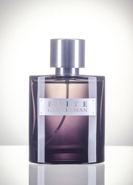 Avon kozmetik degrade arka plan üzerinde izole. Avon ürünleri Inc David Mcconnell tarafından 1886 yılında İngiltere'de kurulmuştur. 