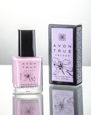 Avon kozmetik degrade arka plan üzerinde izole. Avon ürünleri Inc David Mcconnell tarafından 1886 yılında İngiltere'de kurulmuştur