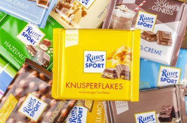 Ritter spor çikolata barları çeşitliliği. Ritter spor Stuttgart-Bad Cannstatt, Almanya 1912 yılında kurulmuştur