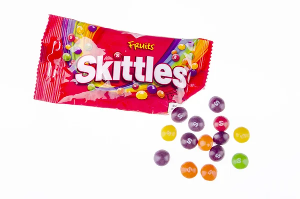 Skittles Caramelle Aromatizzate Alla Frutta Isolate Fondo Bianco — Foto Stock