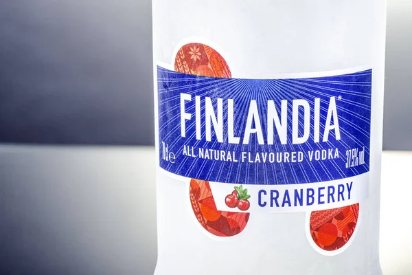 Vodka Finlandia Con Sabor Arándano Sobre Fondo Degradado Finlandia Vodka — Foto de Stock