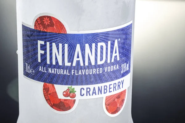 Vodka Finlandia Con Sabor Arándano Sobre Fondo Degradado Finlandia Vodka — Foto de Stock