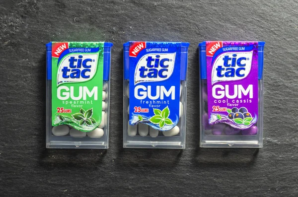 Sugarfree Tic Tac Tuggummi Isolerad Gradient Bakgrund Tic Tac Tillverkas — Stockfoto