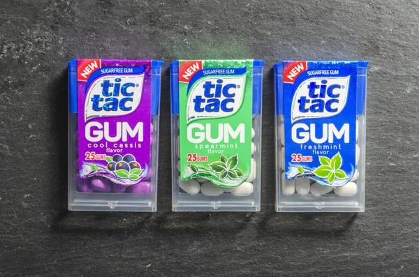 Suikervrije Tic Tac Gum Geïsoleerd Gradiënt Achtergrond Tic Tac Worden — Stockfoto