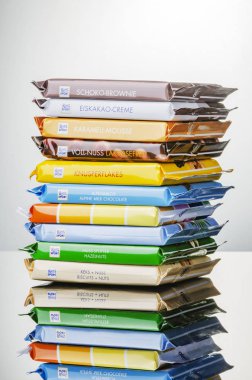 Ritter spor çikolata barları çeşitliliği. Ritter spor Stuttgart-Bad Cannstatt, Almanya 1912 yılında kurulmuştur