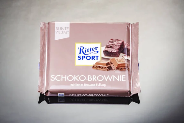 Barra Chocolate Ritter Sport Aislada Sobre Fondo Degradado Ritter Sport — Foto de Stock