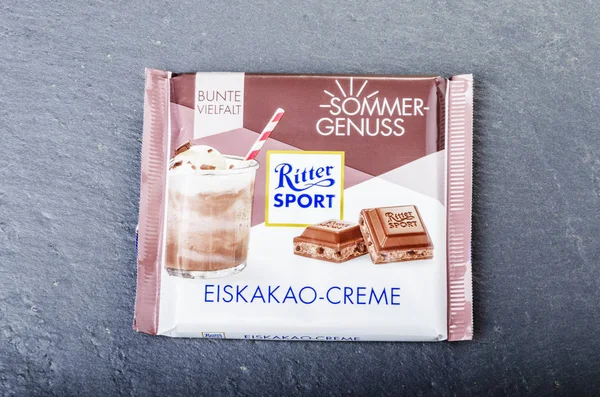 里特运动巧克力酒吧隔离在石板背景 Ritter Sport成立于1912年 位于德国斯图加特 巴登斯塔特 — 图库照片