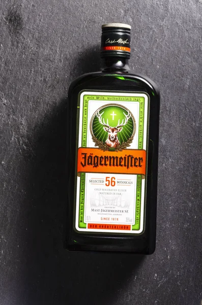 Jagermeister Digestief Steen Leisteen Achtergrond Jagermeister Gemaakt Met Kruiden Specerijen — Stockfoto