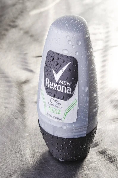 Desodorante Rexona Aislado Sobre Fondo Metálico Rexona Una Marca Desodorante — Foto de Stock