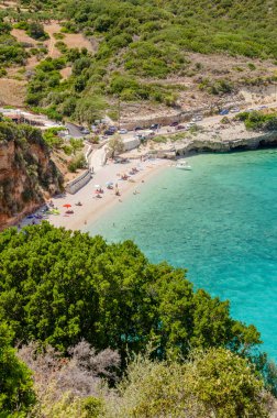Makris Gialos kumsalının manzarası. Yunanistan 'ın Zakynthos adasının kuzey batı kıyısında yer almaktadır..