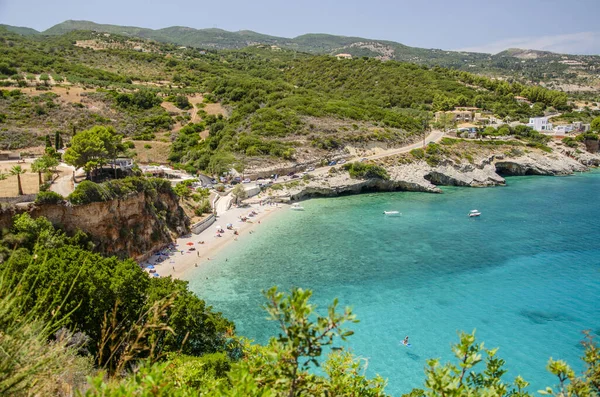 Makris Gialos kumsalının manzarası. Yunanistan 'ın Zakynthos adasının kuzey batı kıyısında yer almaktadır..