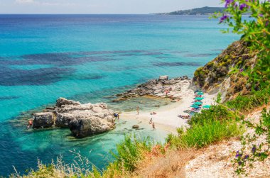 Yunanistan 'ın Zakynthos adasının kuzey doğu kıyısındaki Xigia kumlu plajı