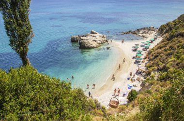 Yunanistan 'ın Zakynthos adasının kuzey doğu kıyısındaki Xigia kumlu plajı