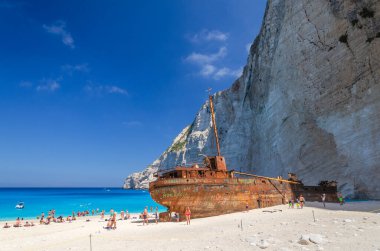 Navagio kumsalında ünlü bir gemi enkazı. Yunanistan 'ın Zakynthos adasının batı kıyısında yer almaktadır..