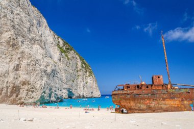 Navagio kumsalında ünlü bir gemi enkazı. Yunanistan 'ın Zakynthos adasının batı kıyısında yer almaktadır..